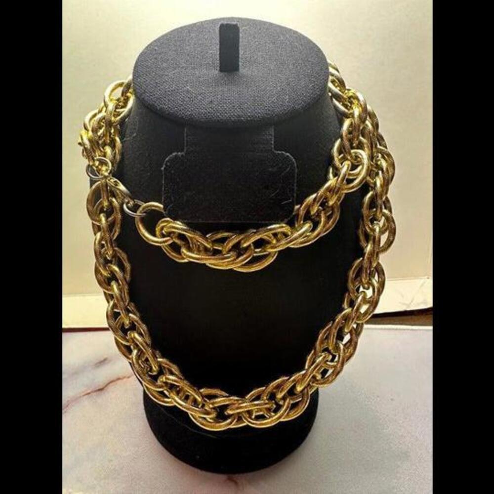 Enhance Your Fashion with an Extended Gold Chain Necklace!